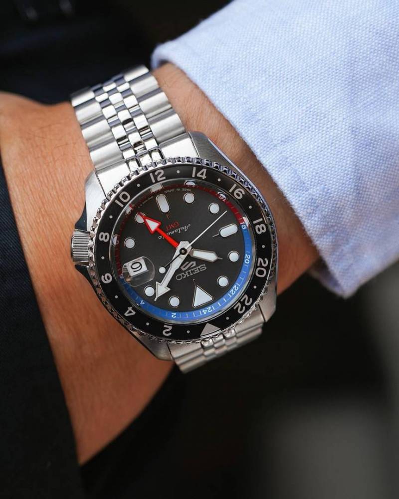 Seiko 5 Sports Automatic GMT Watch – Black Dial with Black & Red Bezel