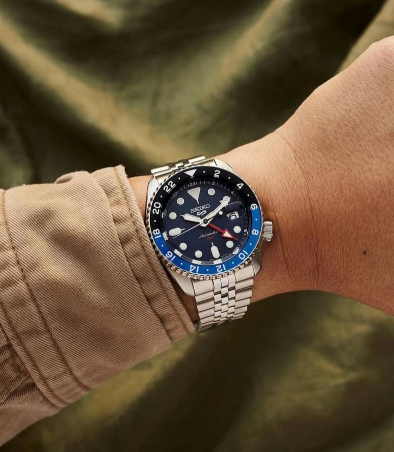 Seiko 5 Sports Automatic GMT Watch – Blue Dial & Silver Stainless Steel Bracelet